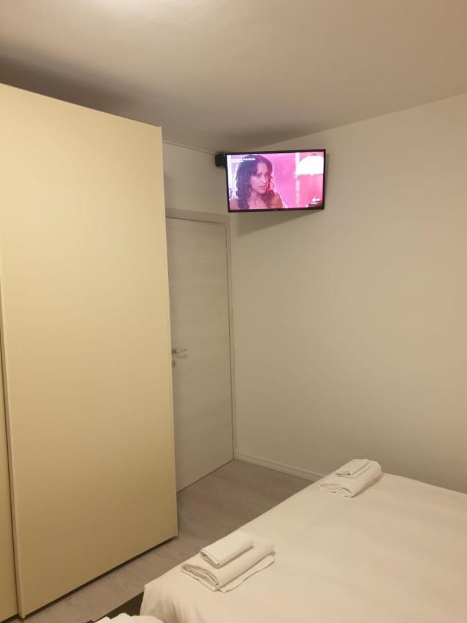 J&M House -Fronte Ospedale- Incluso Netflix E Disney Plus Удине Екстериор снимка
